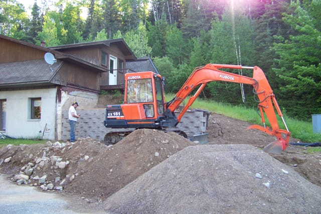 Block retaining wall